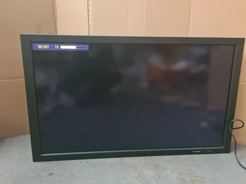Монитори Професионален LCD монитор Sharp PN465E