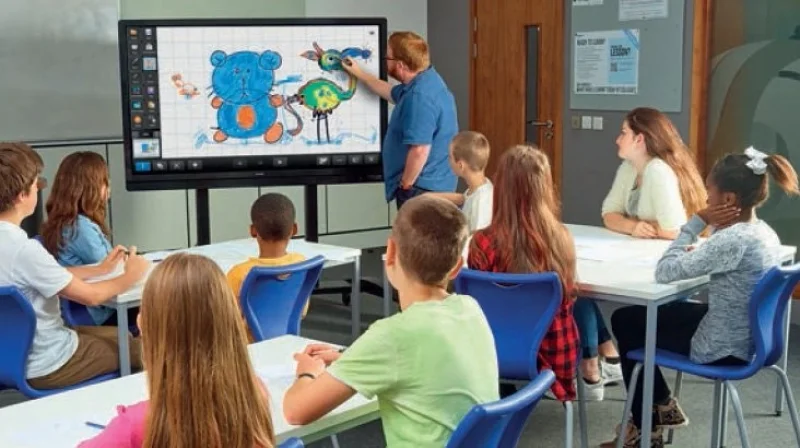 Монитори Професионален LCD монитор Sharp PN465E